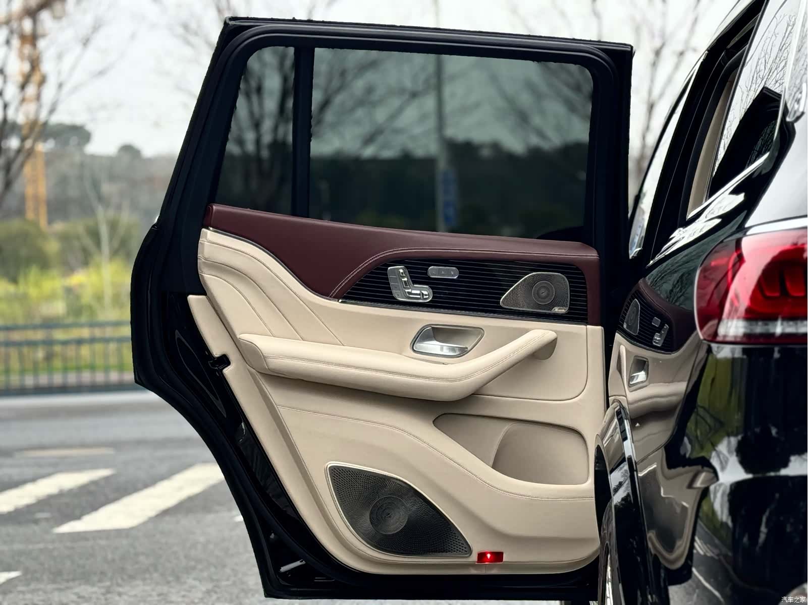 Mercedes-Benz GLS, 2024 14