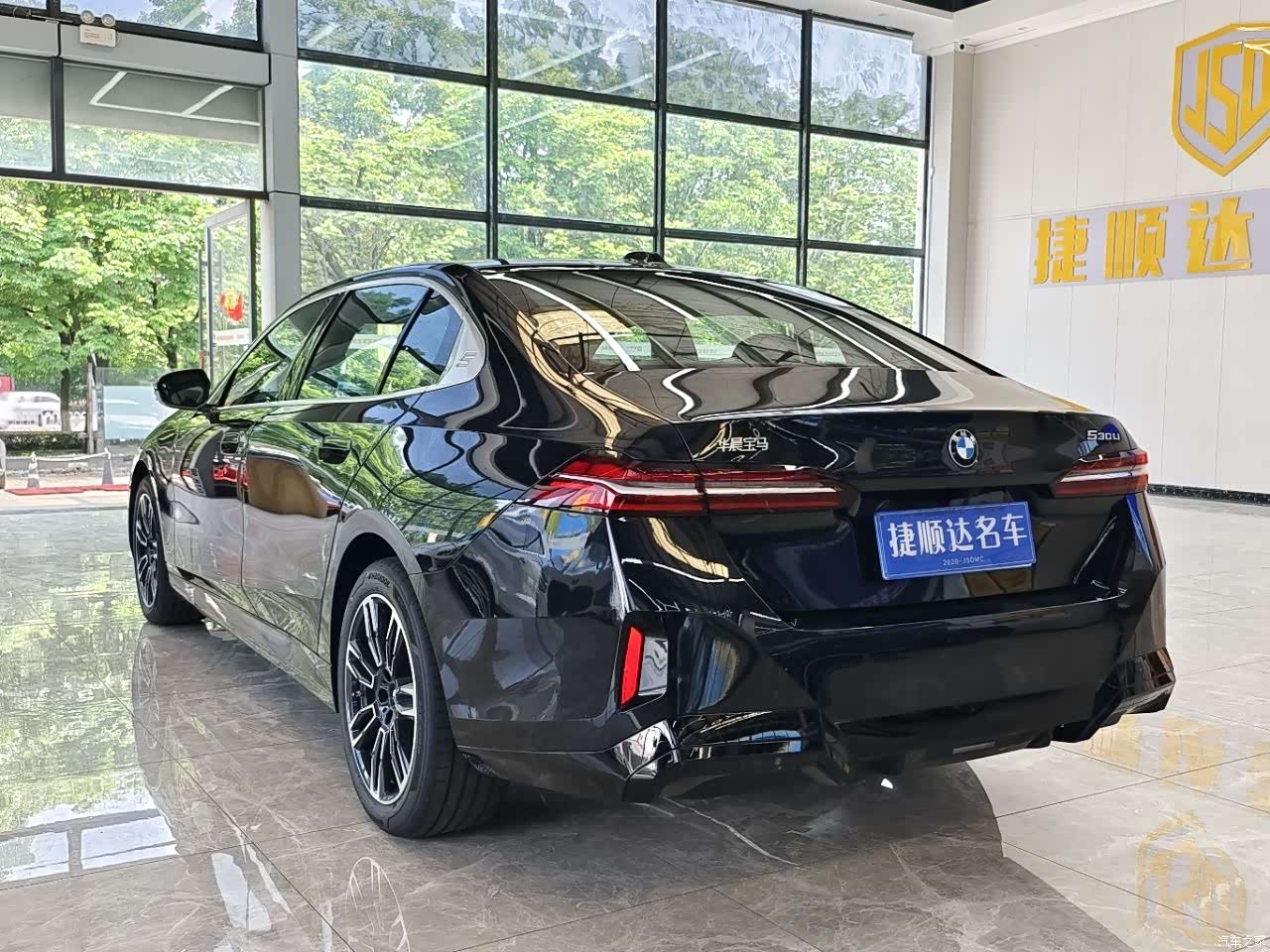 BMW 5 Series, 2026 17