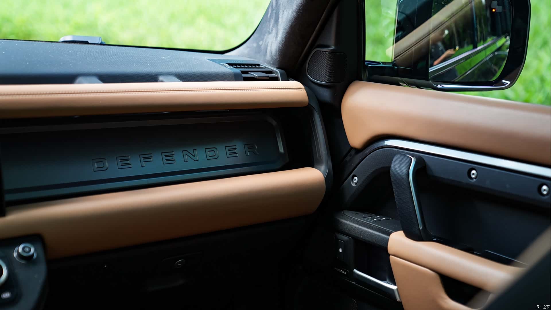 Land Rover Defender, 2025 11