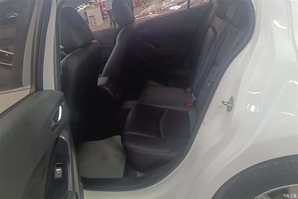 Mazda Mazda3, 2017 11