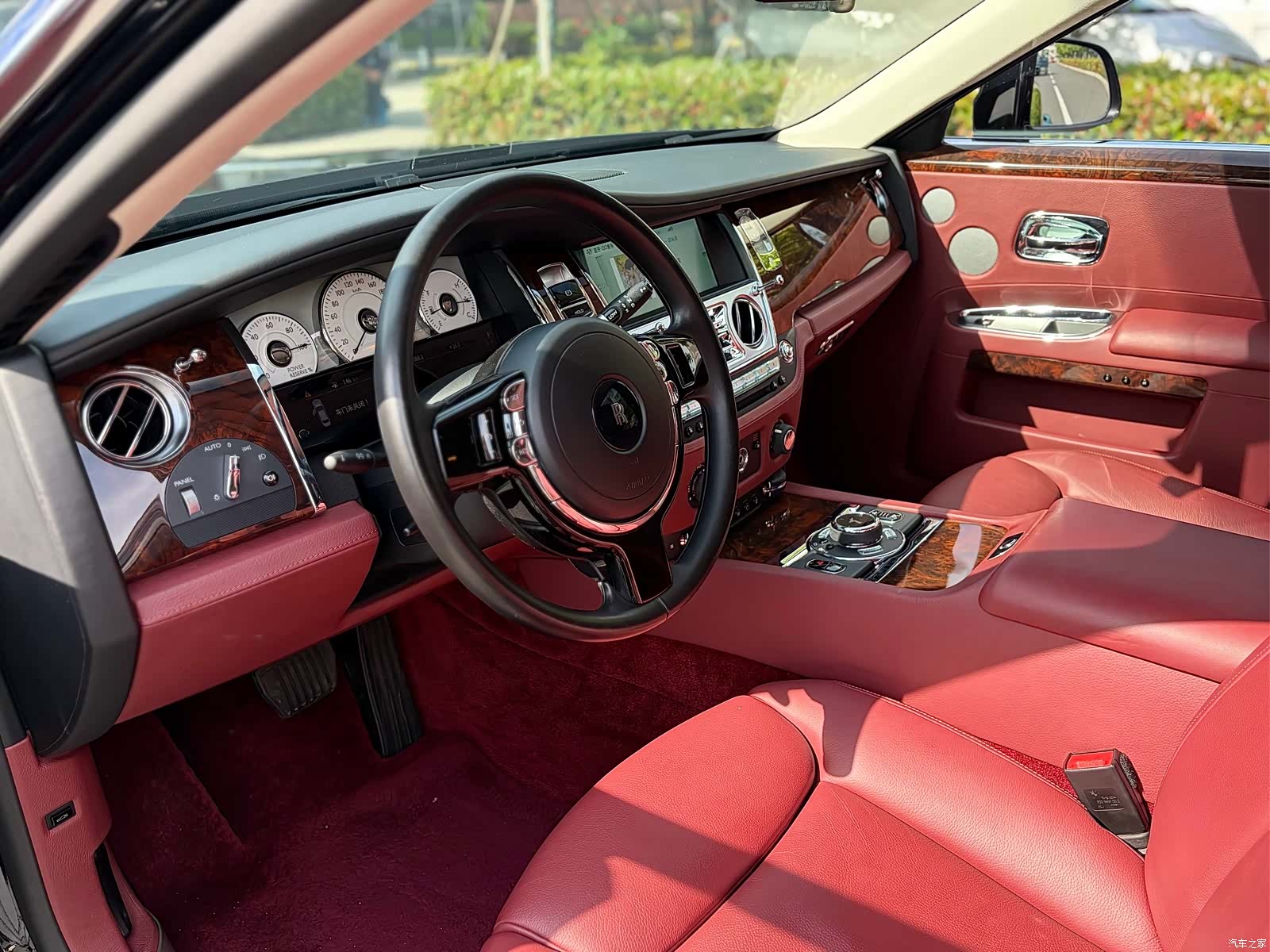 Rolls-Royce Ghost, 2016 все фото