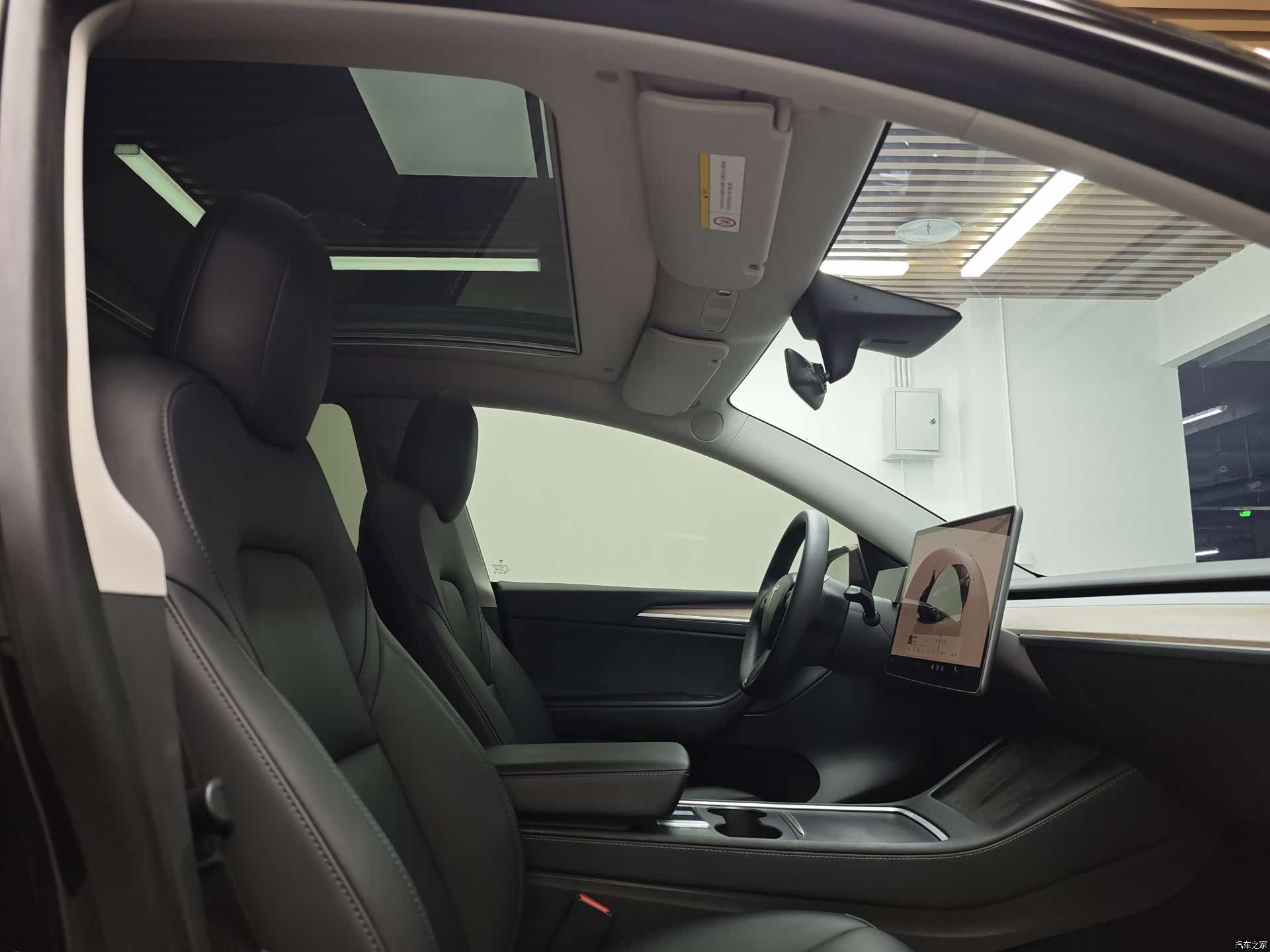 Tesla Model Y, 2022 19