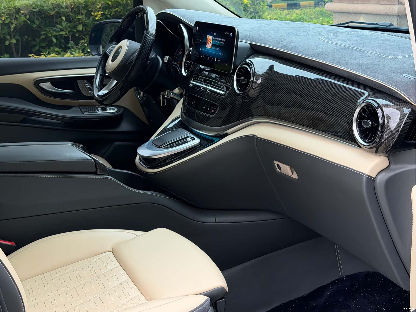 Mercedes-Benz V-Class, 2024 8
