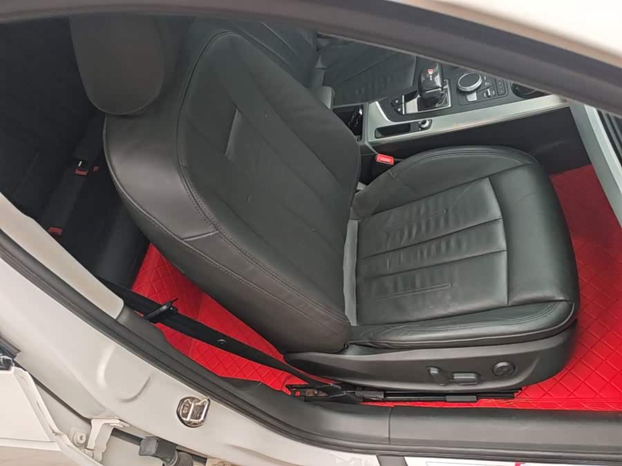 Audi A4L 2019, фото 25