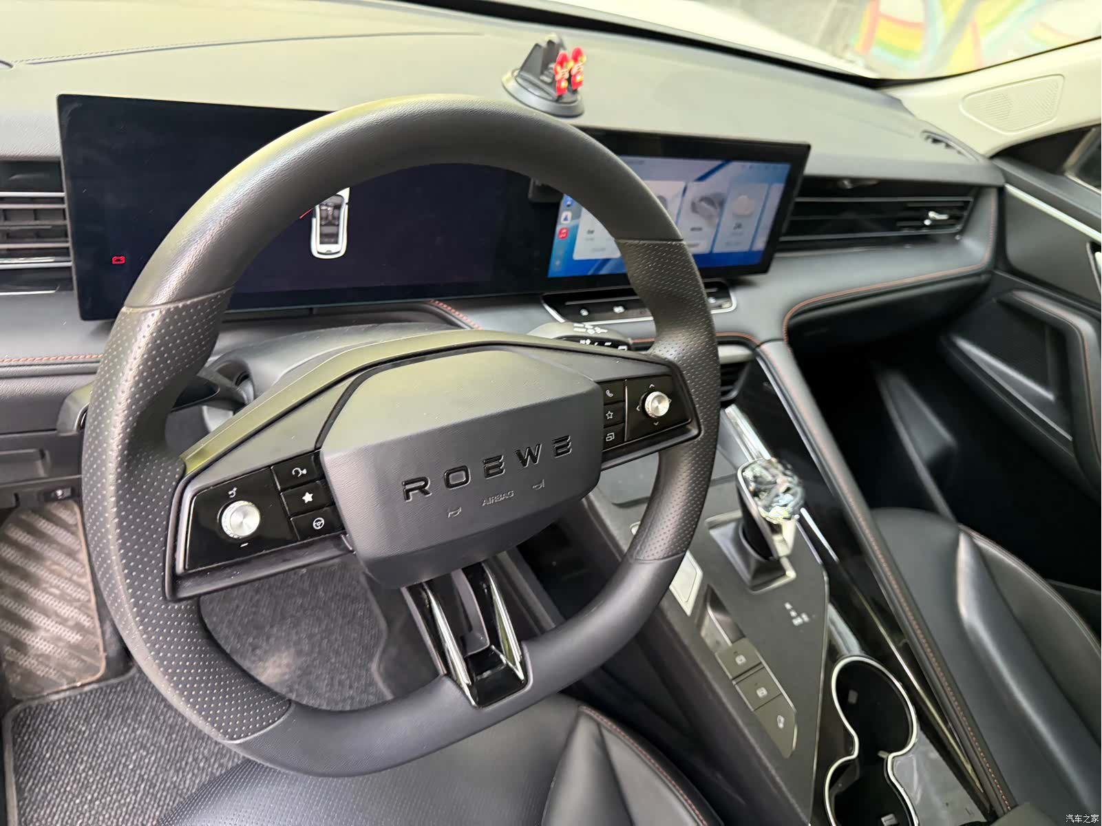 Roewe RX5, 2022 4