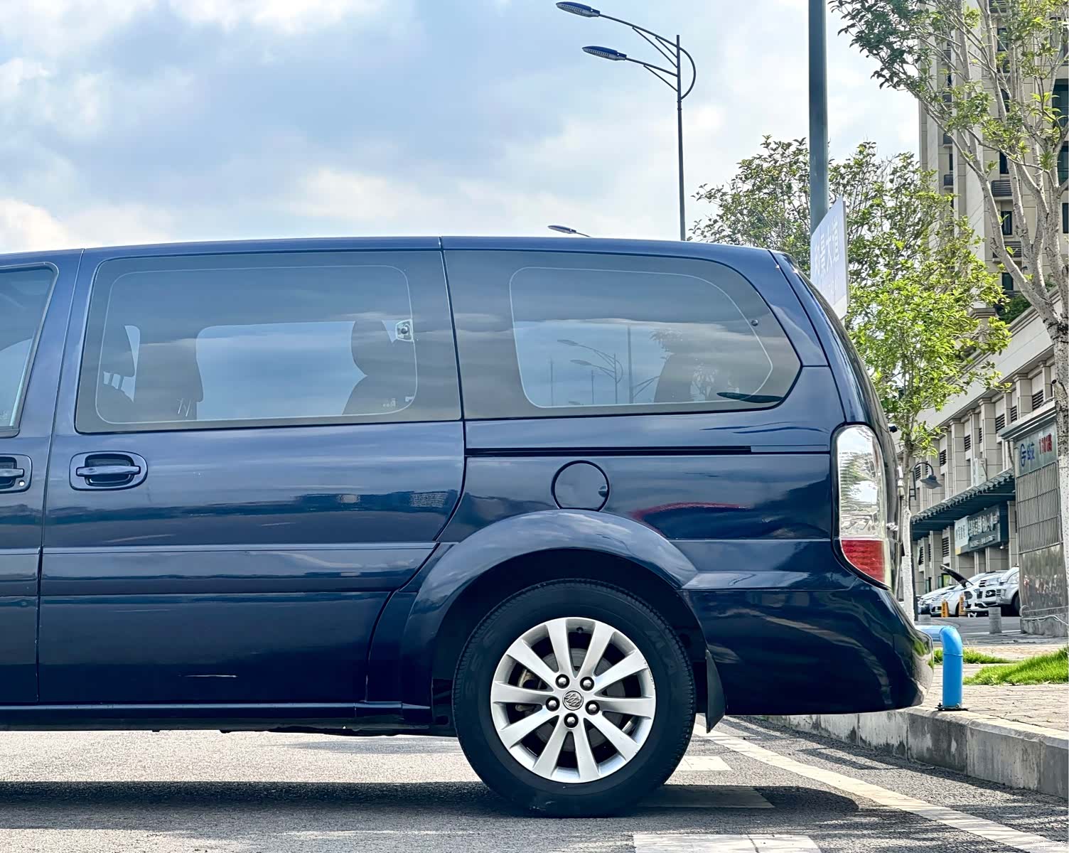 Buick GL8, 2011 9