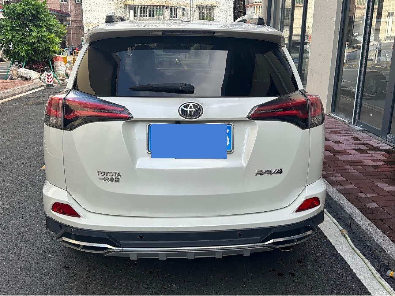 Toyota RAV4, 2017 все фото