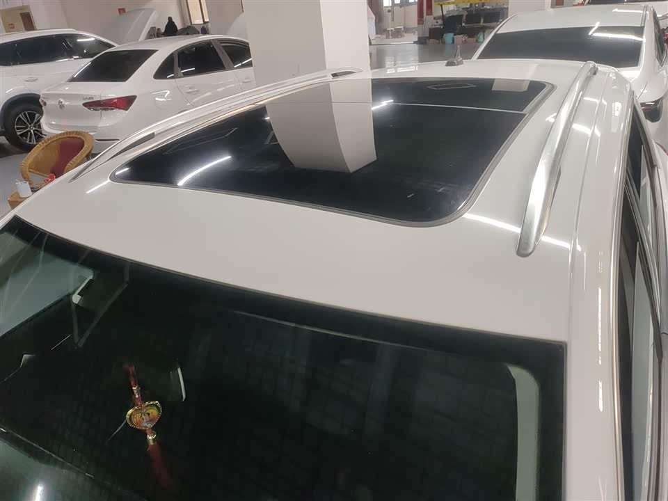 Volkswagen T-ROC exploring Songs