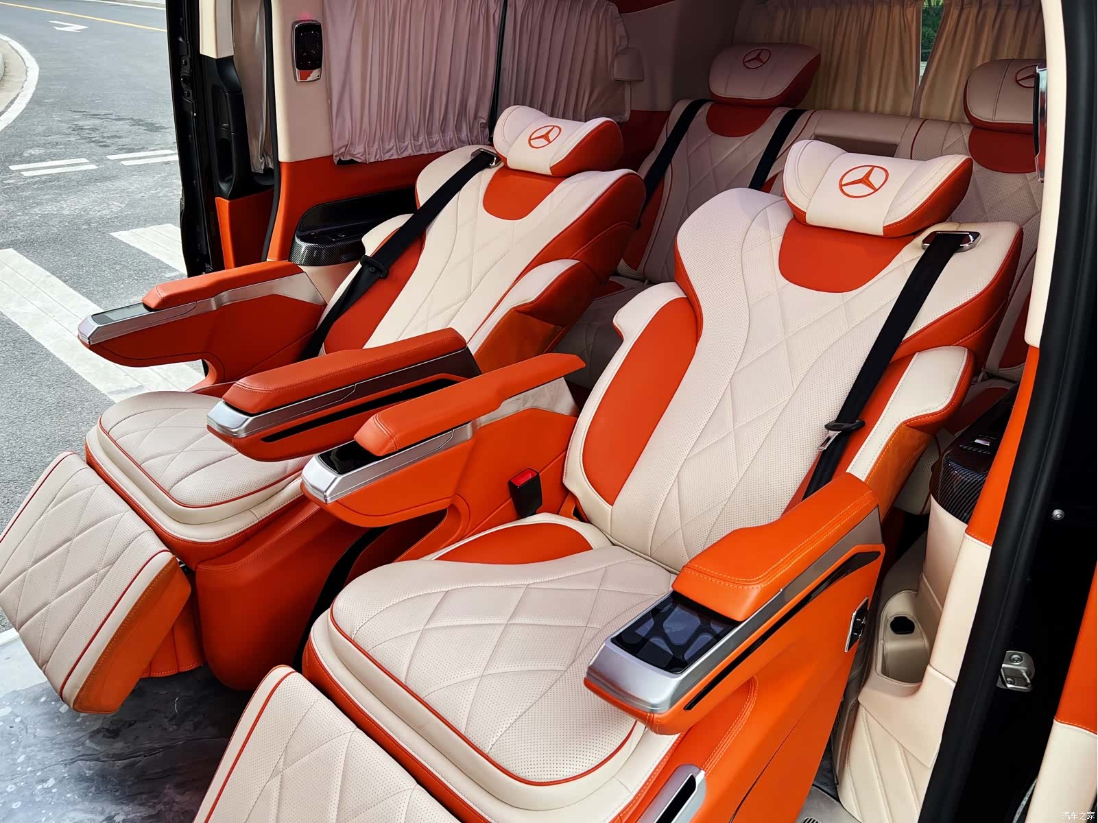 Mercedes-Benz 7, 2023 9