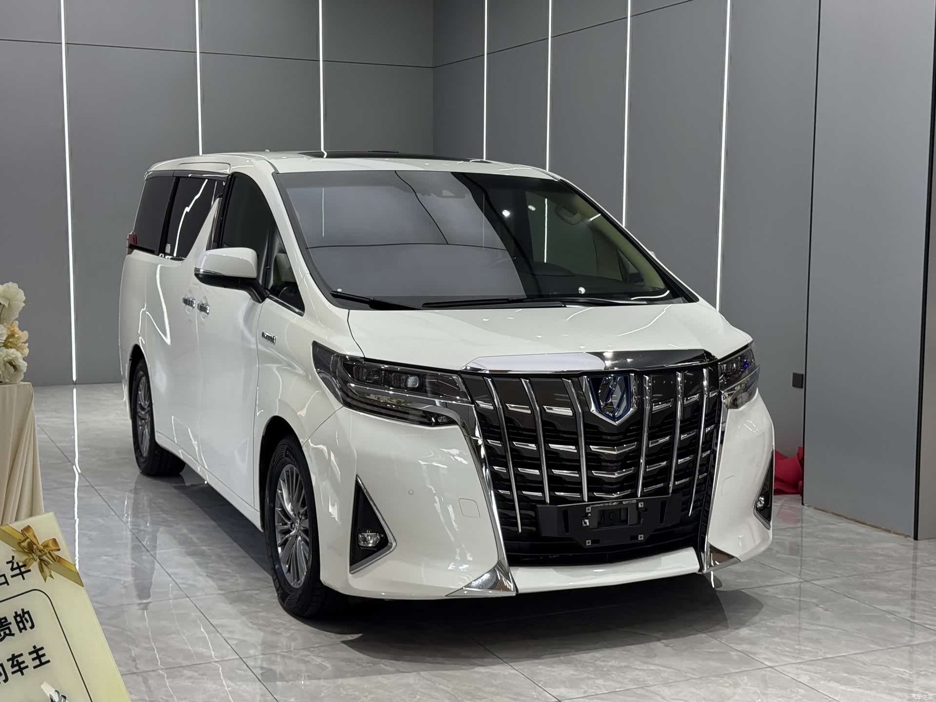 Toyota Alphard, 2020 3
