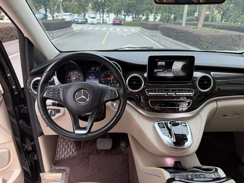 Mercedes-Benz V-class