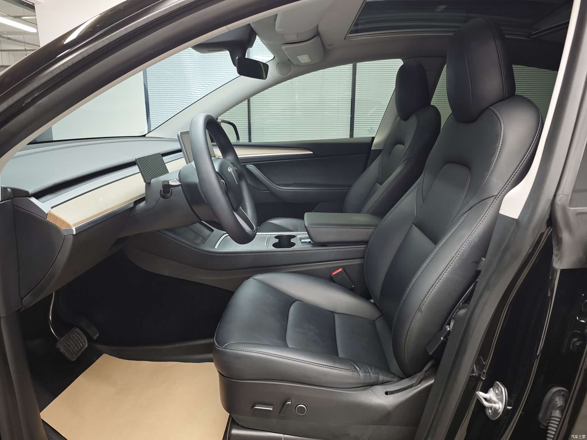 Tesla Model Y, 2022 17