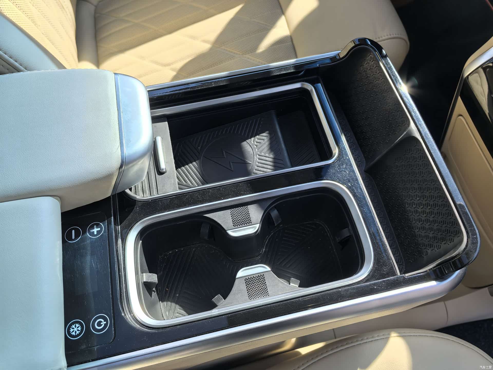 Buick GL8, 2023 10
