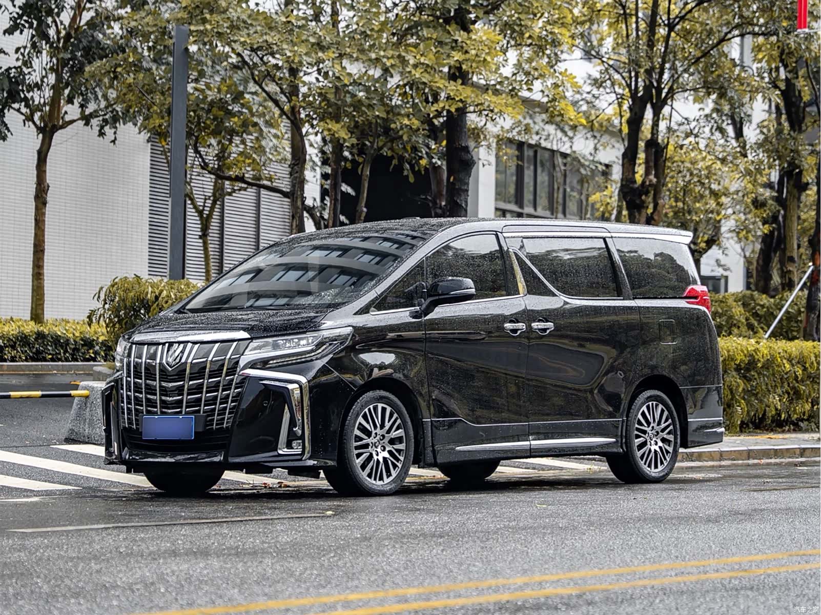 Toyota Alphard, 2016 1