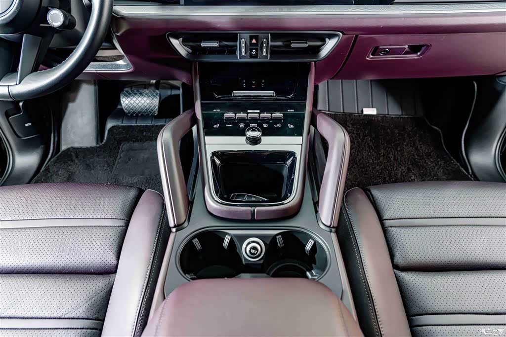 Porsche Cayenne, 2024 12