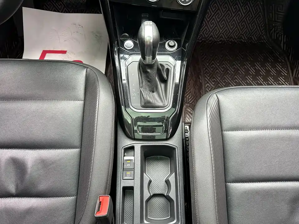 Volkswagen T-ROC exploring Songs