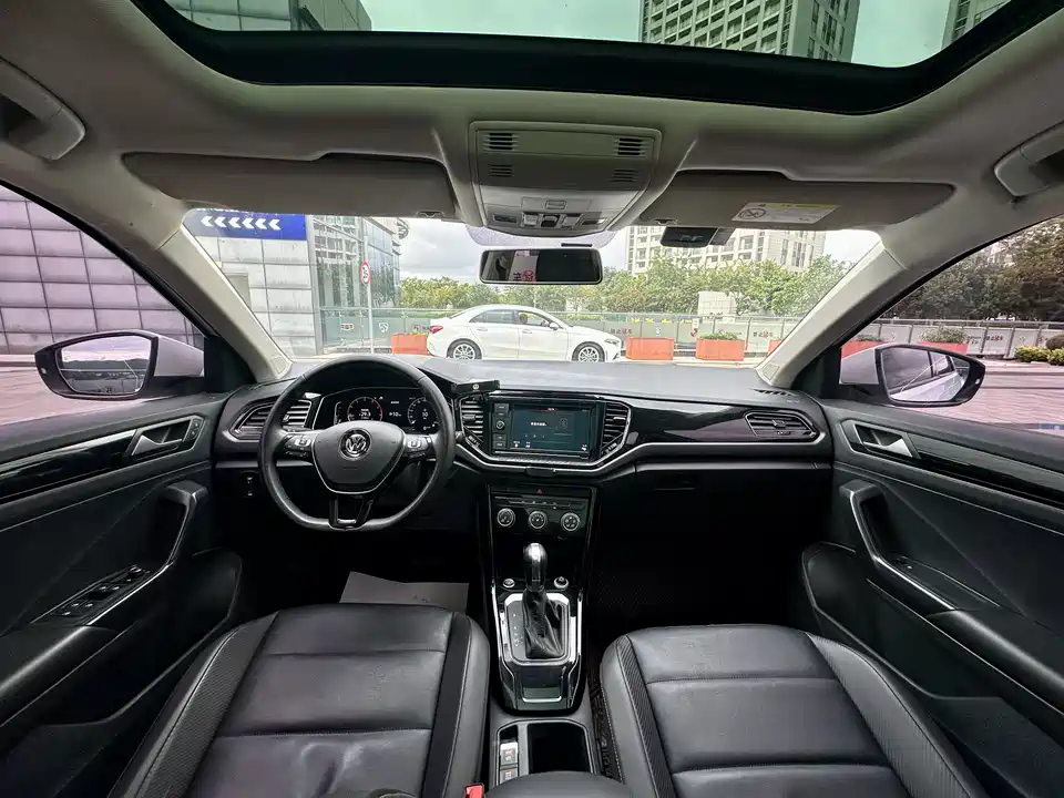 Volkswagen T-ROC exploring Songs