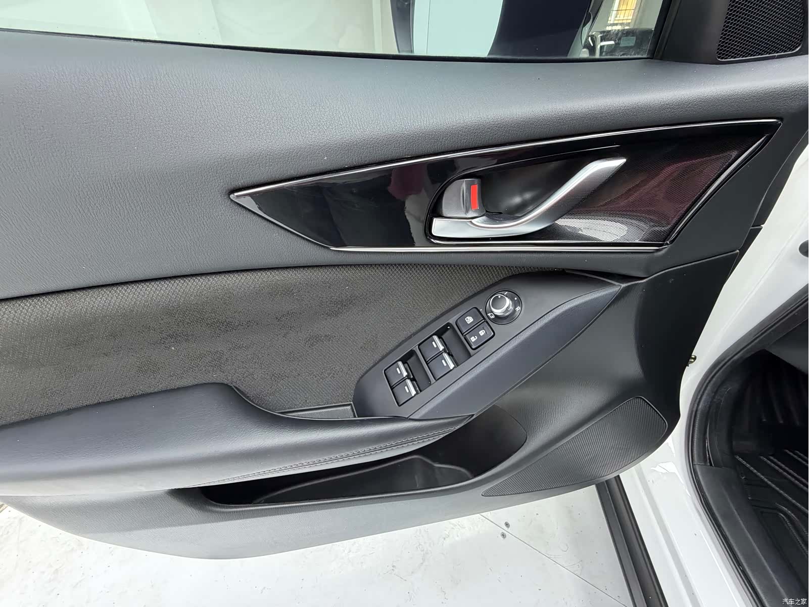 Mazda CX-4, 2023 9