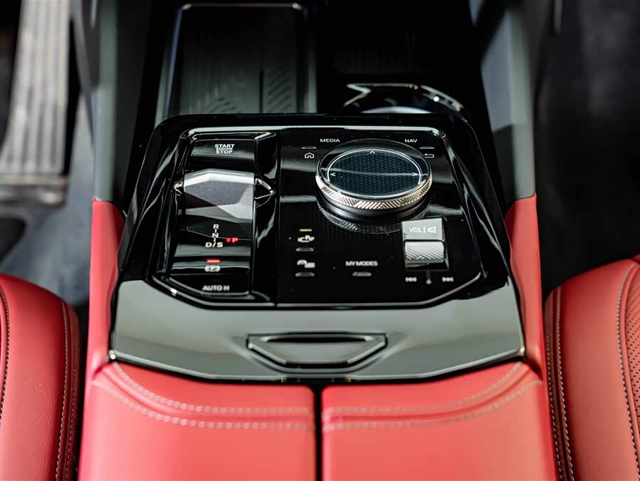 BMW 5 Series 2025, фото 14