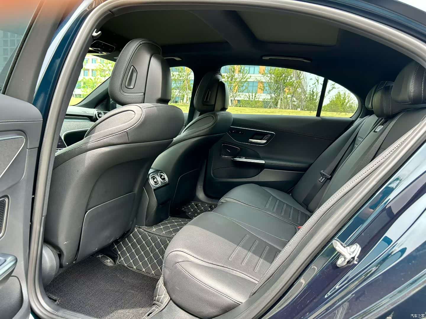 Mercedes-Benz C-Class, 2023 4