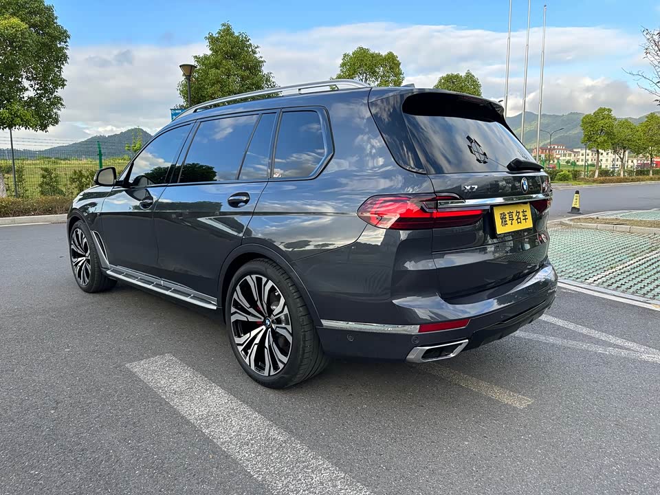 BMW X7