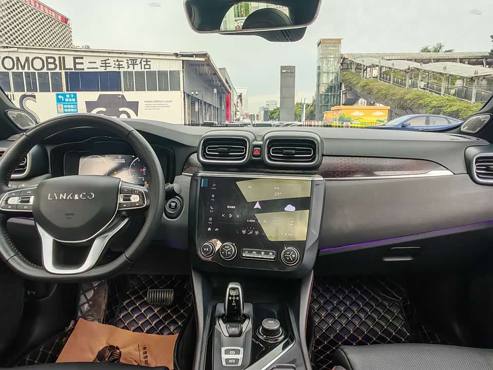 Lynk & Co 03