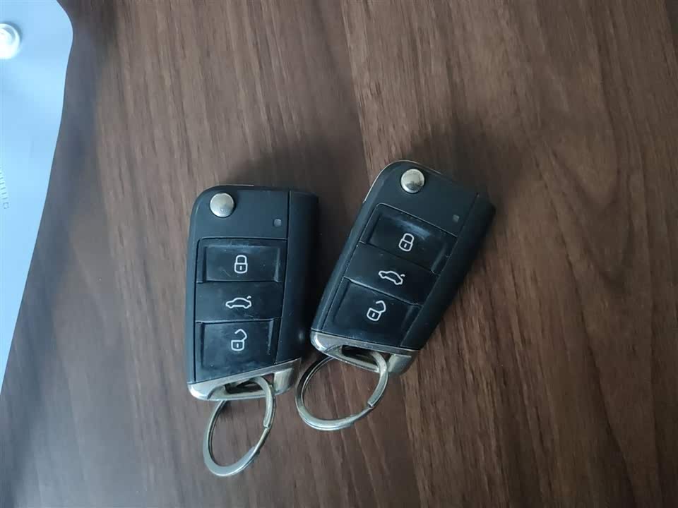 Volkswagen T-ROC exploring Songs