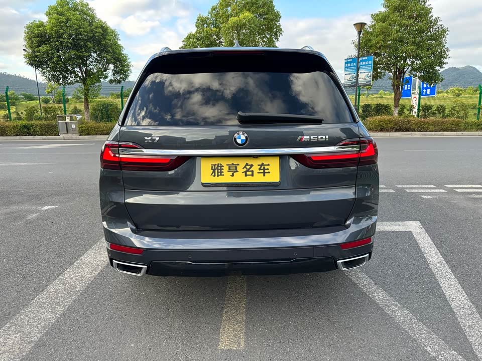 BMW X7