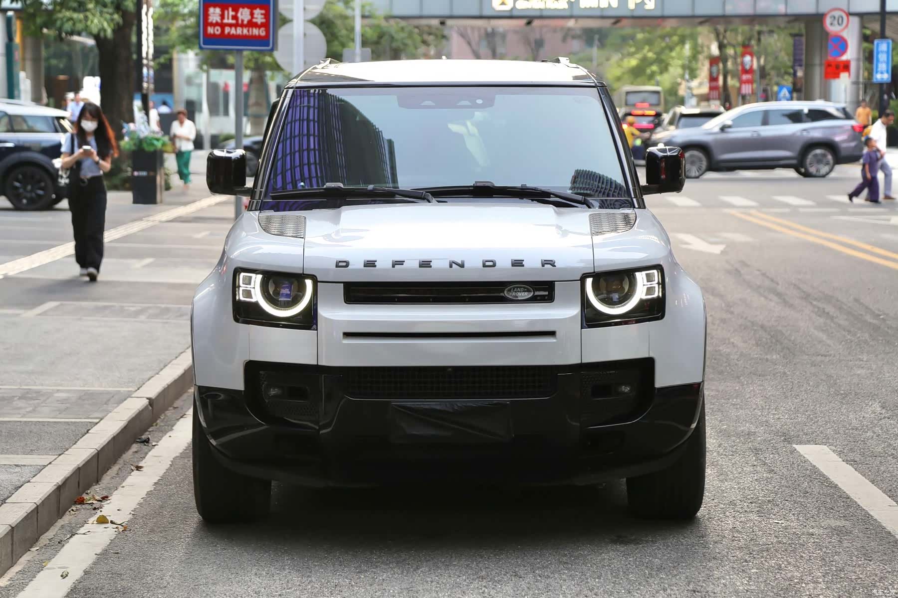 Land Rover Defender, 2021 все фото