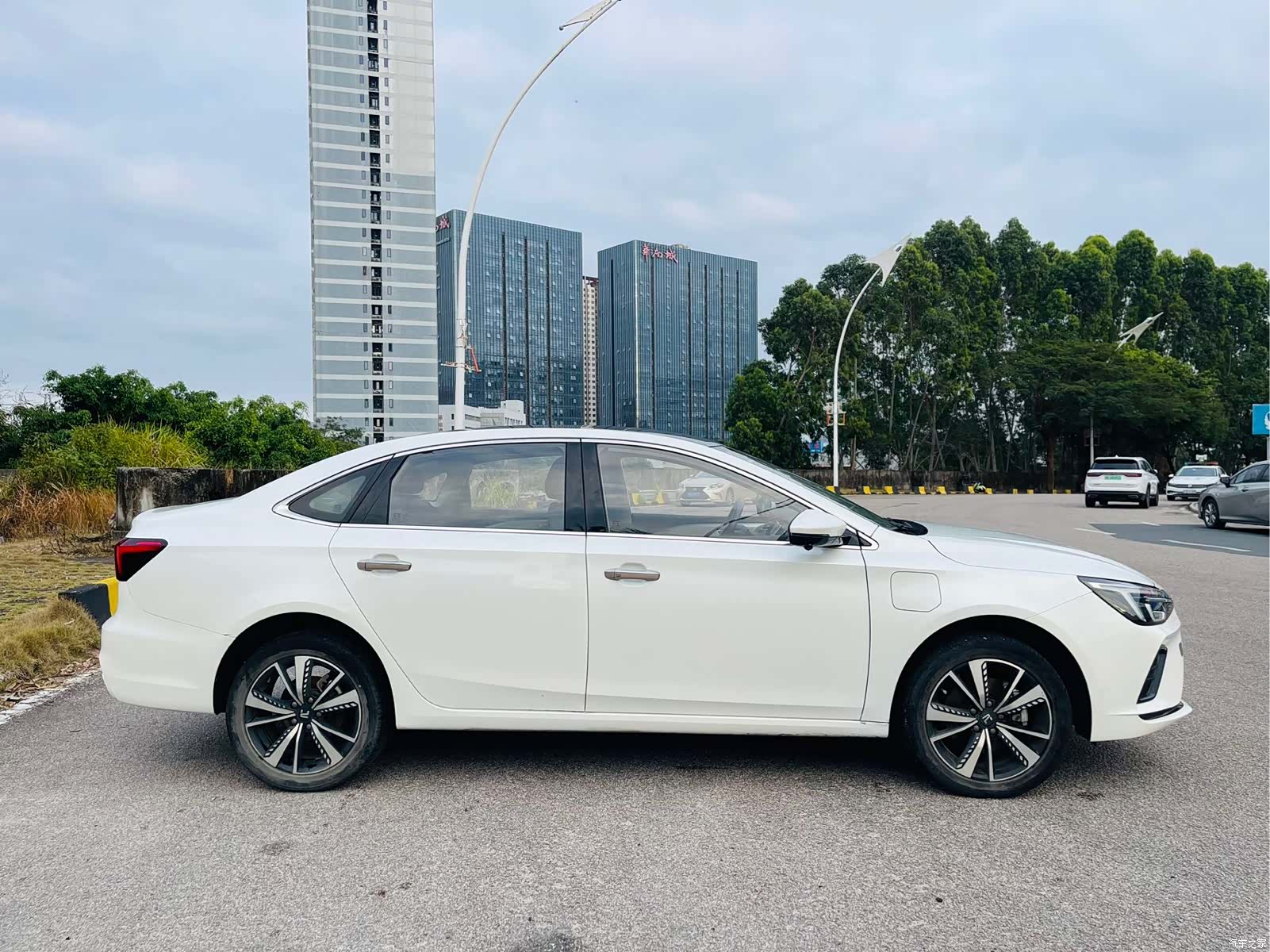 Rising Auto ER6, 2022 4