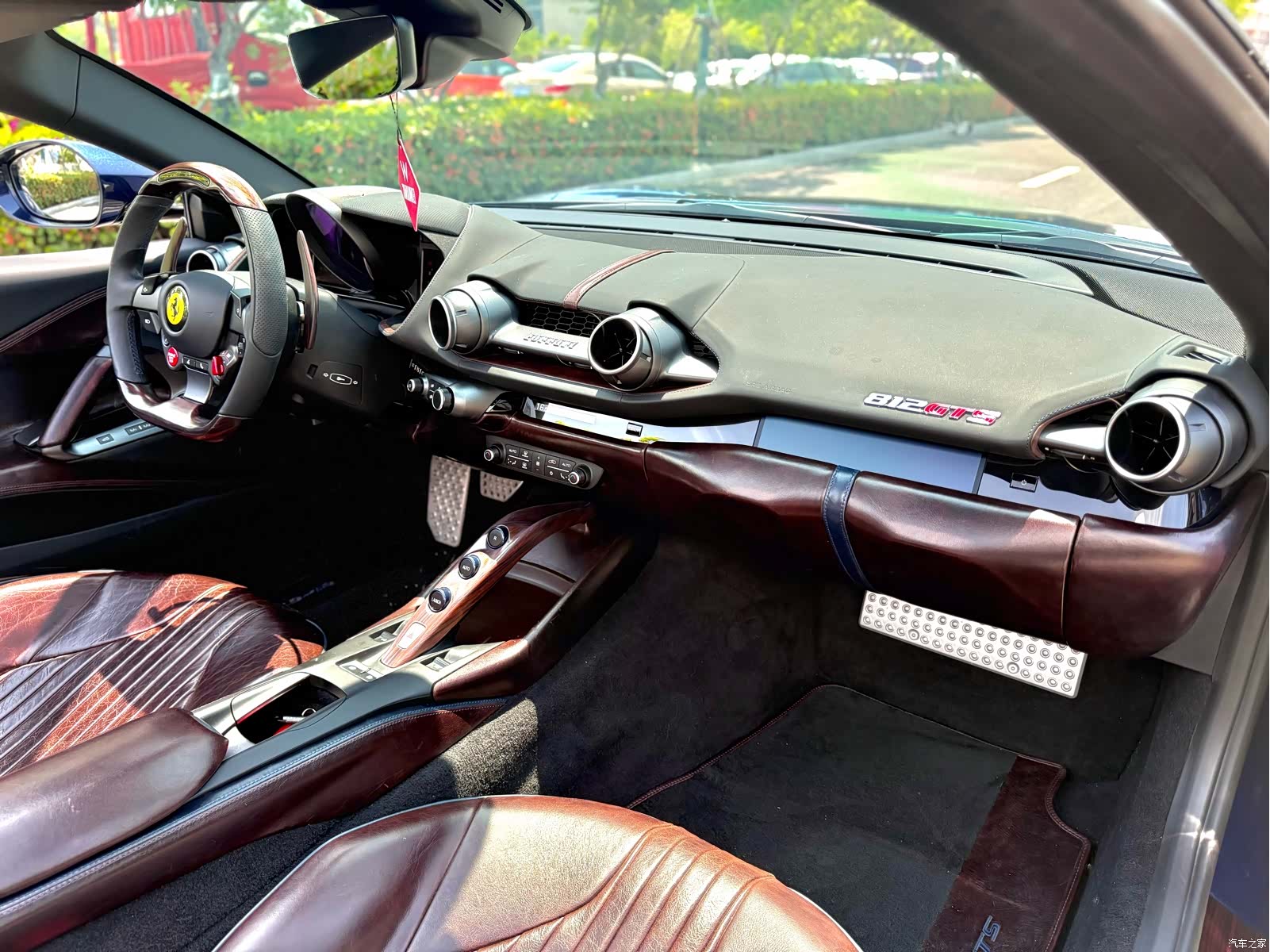 Ferrari 812, 2023 6