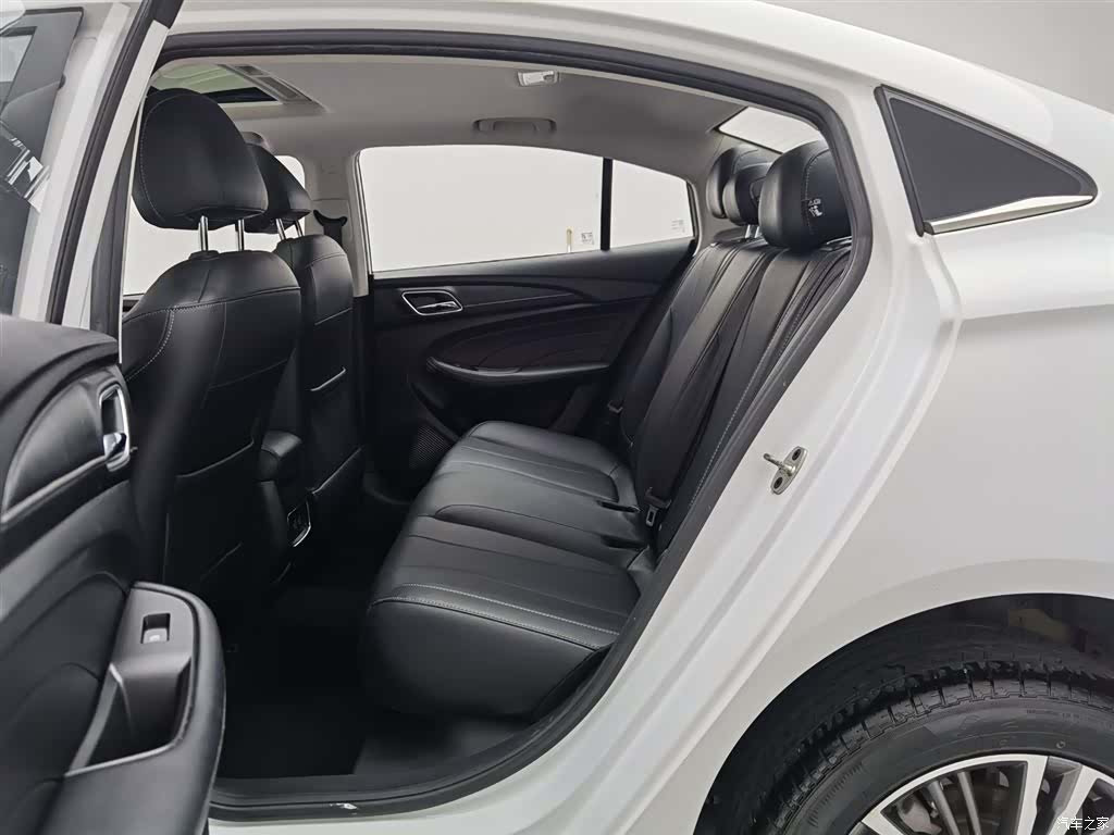 Roewe i5, 2019 15