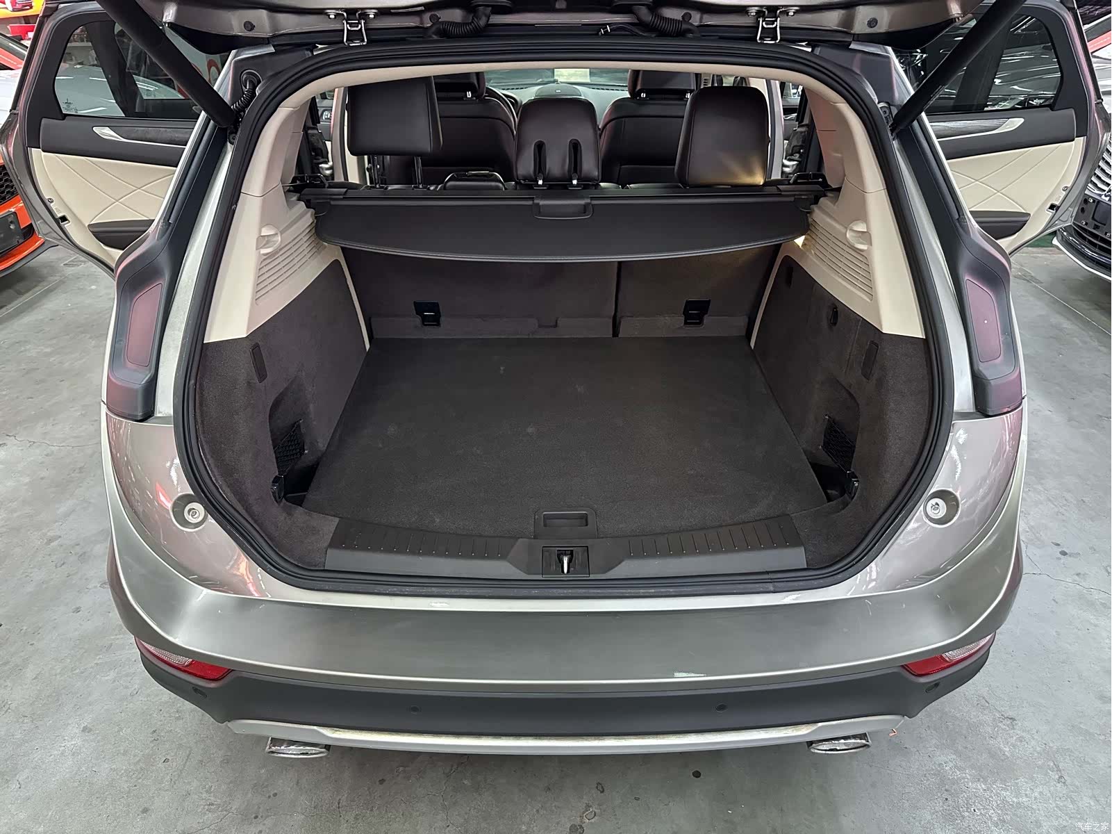 Lincoln MKC, 2017 16