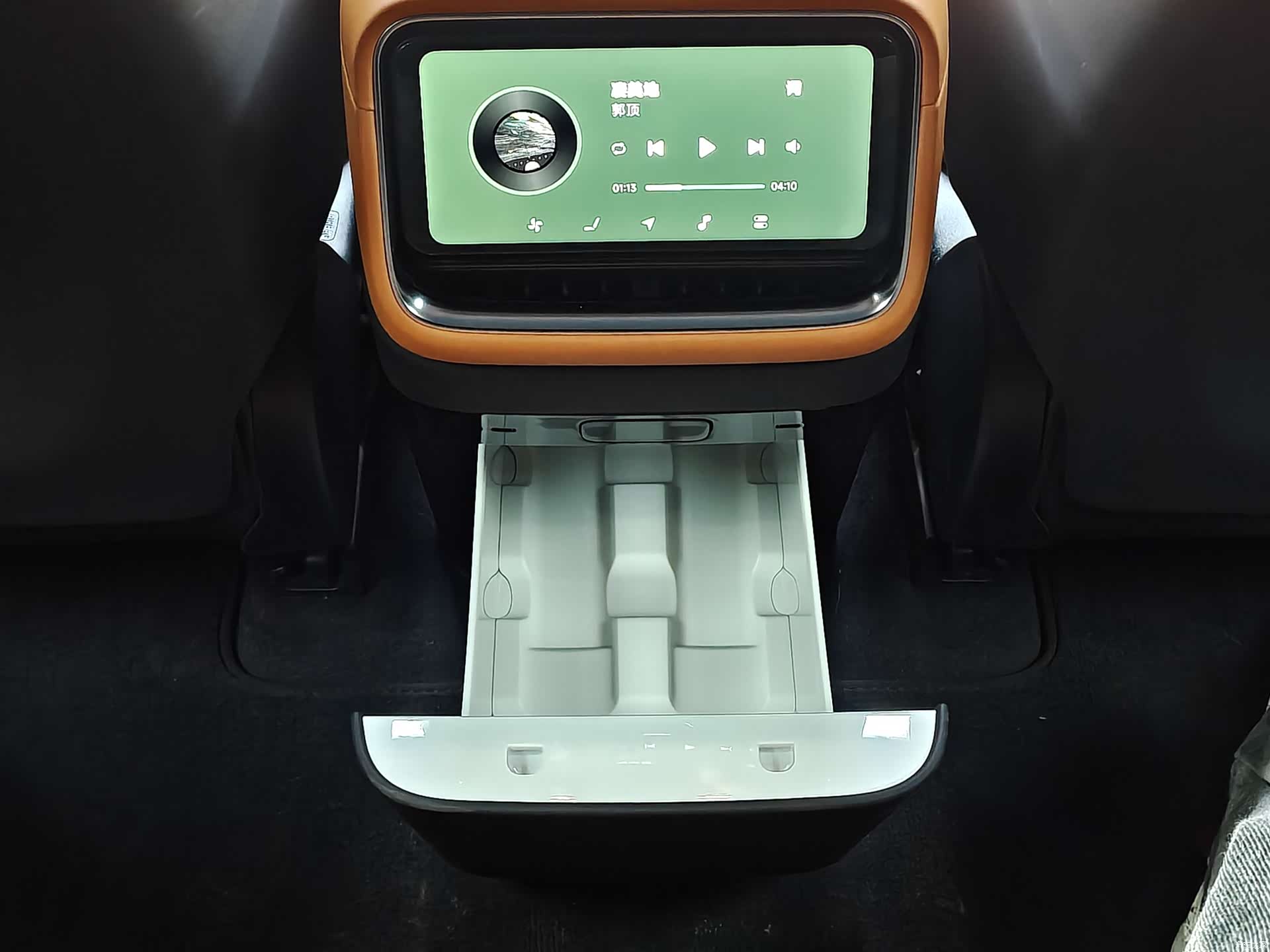Xiaomi YU7, 2025 10