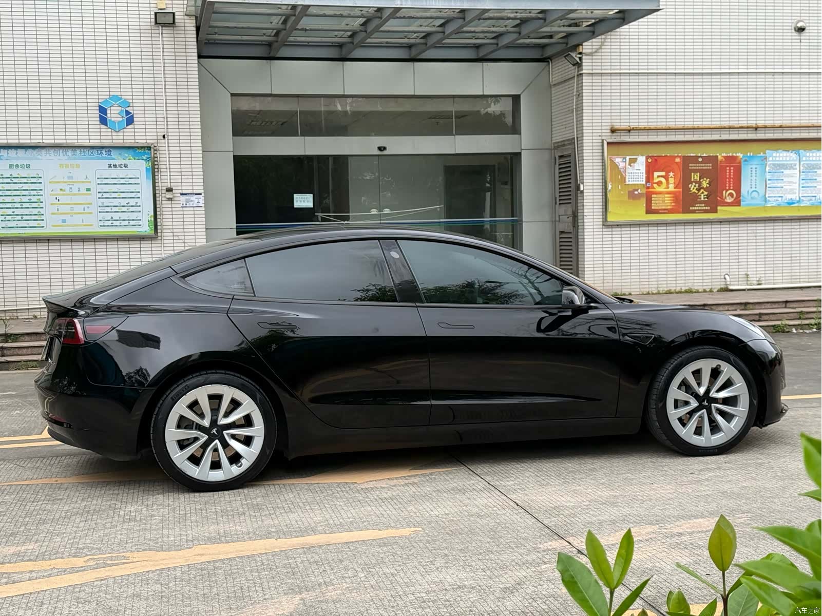 Tesla Model 3, 2023 15