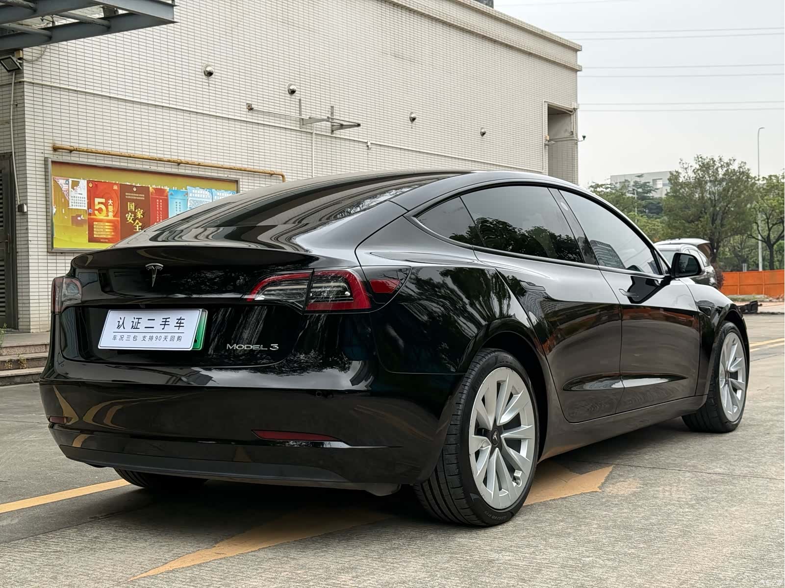 Tesla Model 3, 2023 13