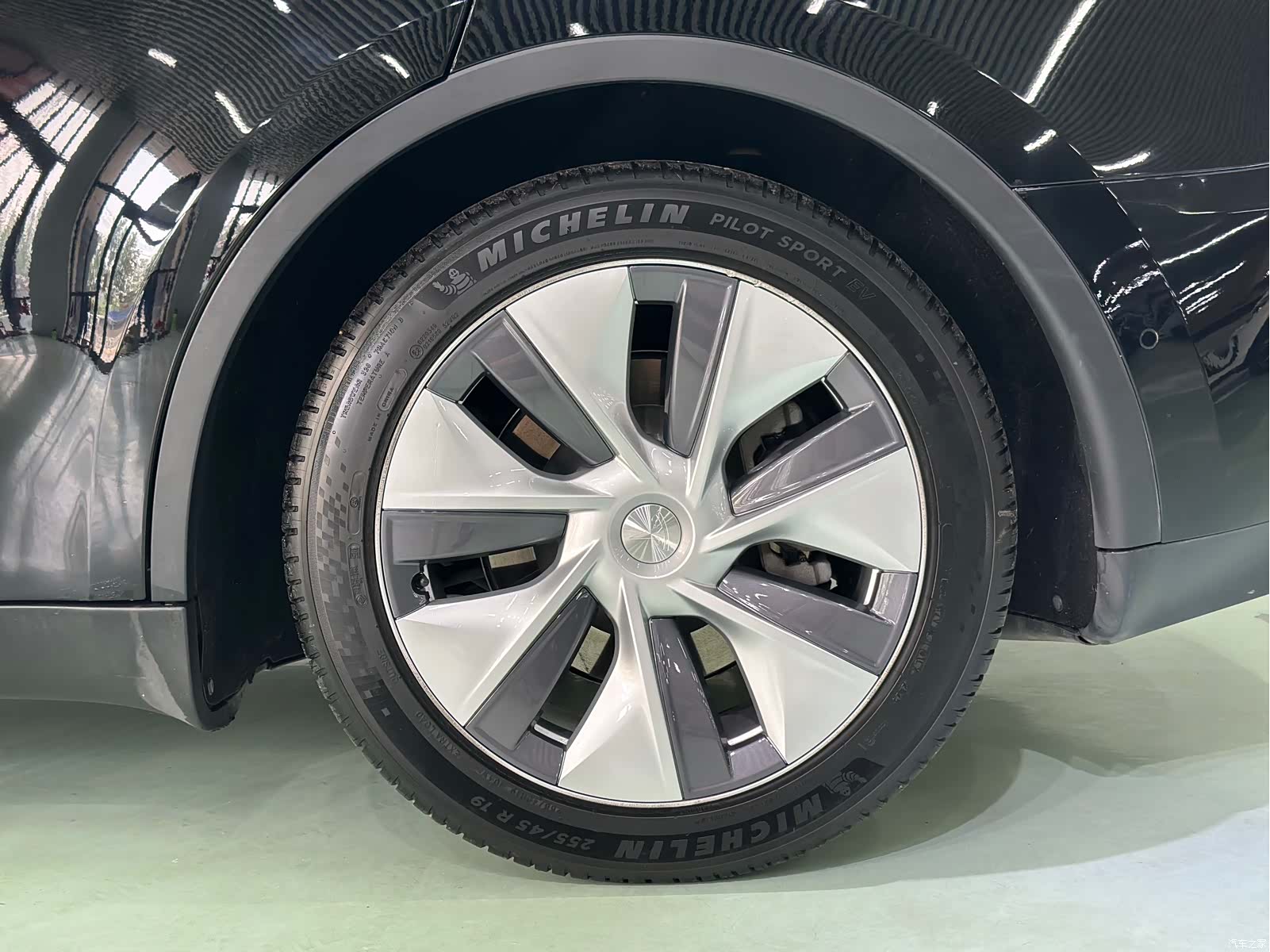 Tesla Model Y, 2023 22