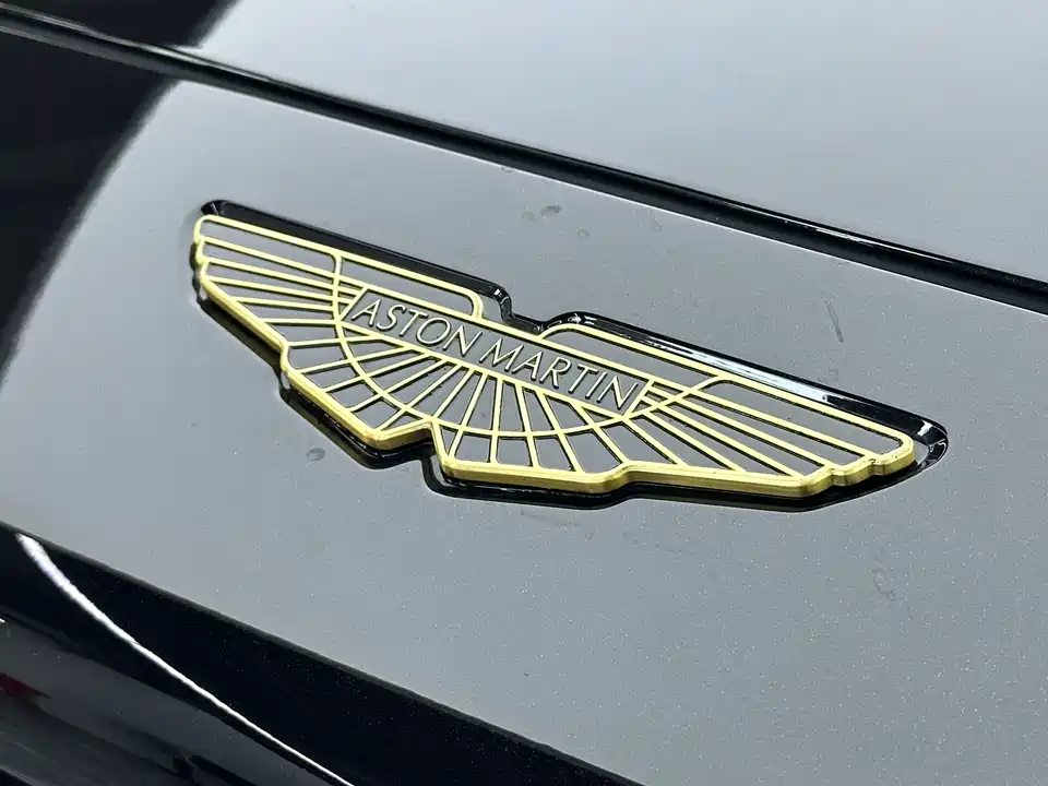 Aston Martin DBX Aston Martin DBX