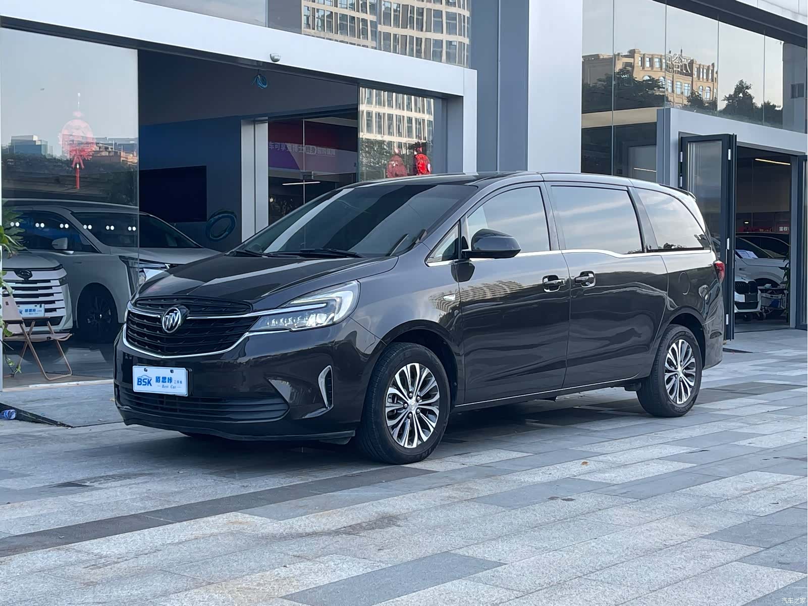 Buick GL8, 2021 1