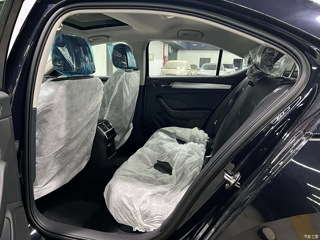 Skoda Superb, 2025 10