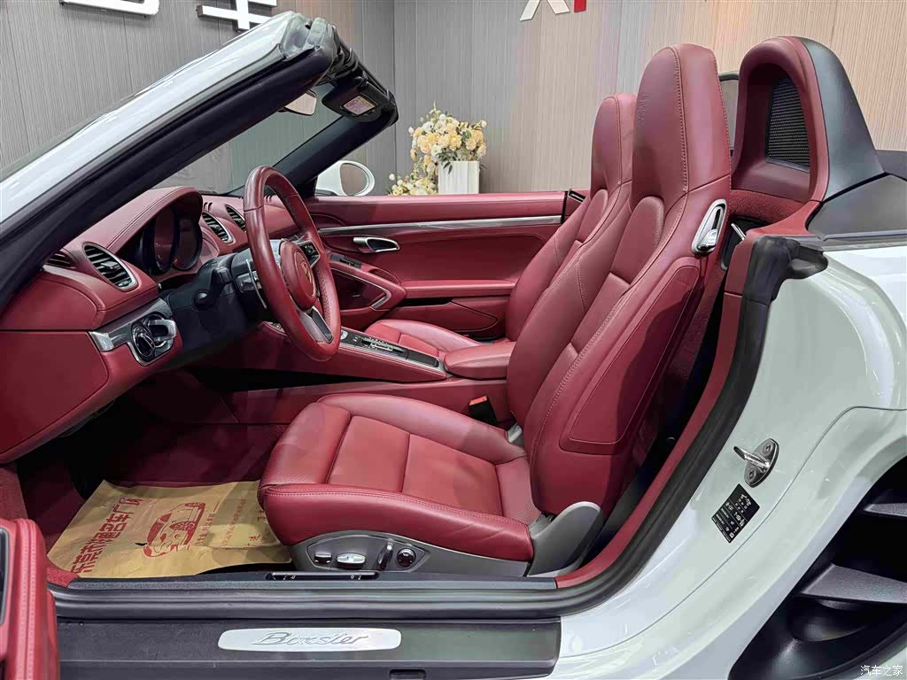 Porsche Boxster, 2022 все фото