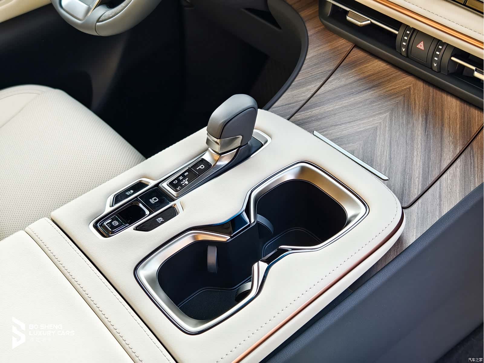 Lexus LM, 2025 29