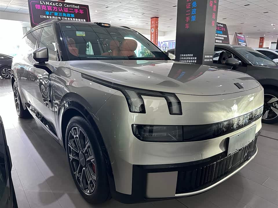 Lynk & Co 900