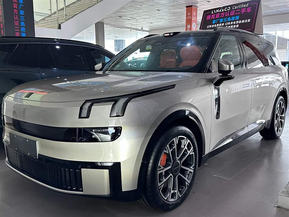 Lynk & Co 900