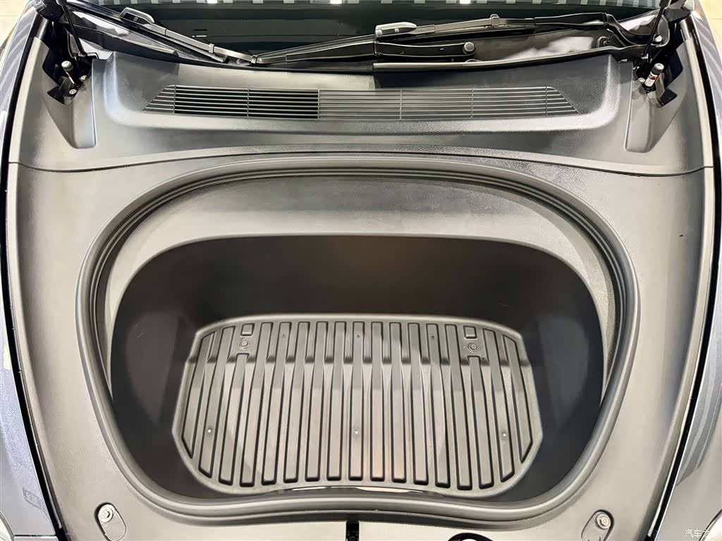 Tesla Model 3, 2024 10