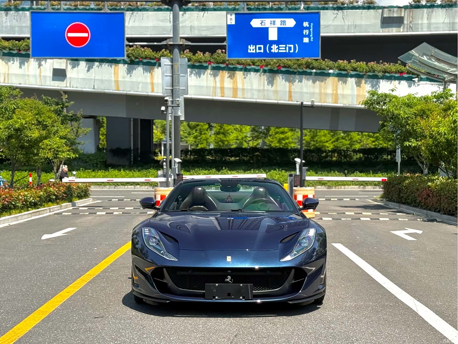 Ferrari 812