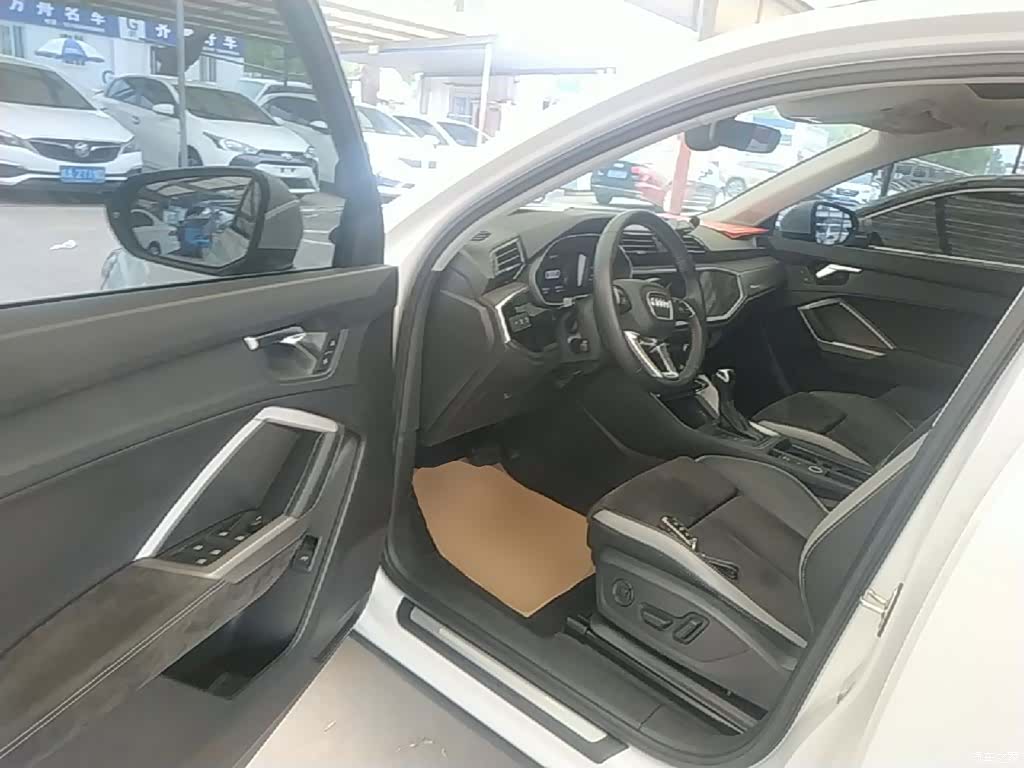 Audi Q3, 2019 16