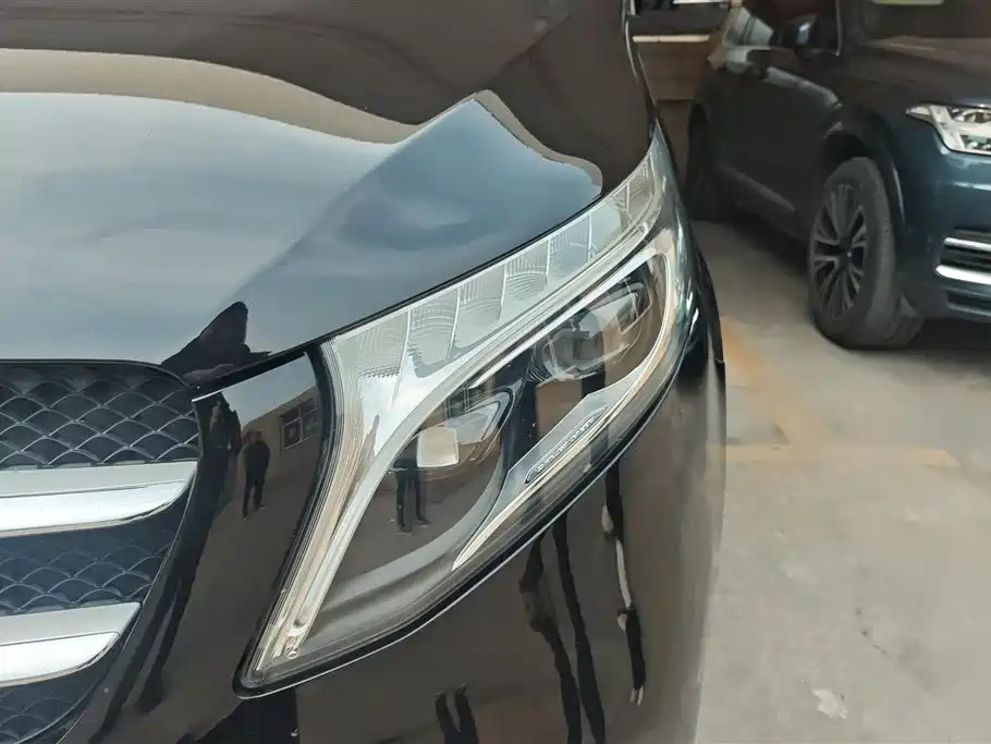 Mercedes-Benz V-class