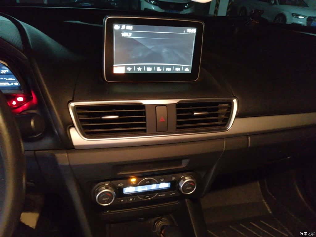 Mazda Mazda3, 2015 6