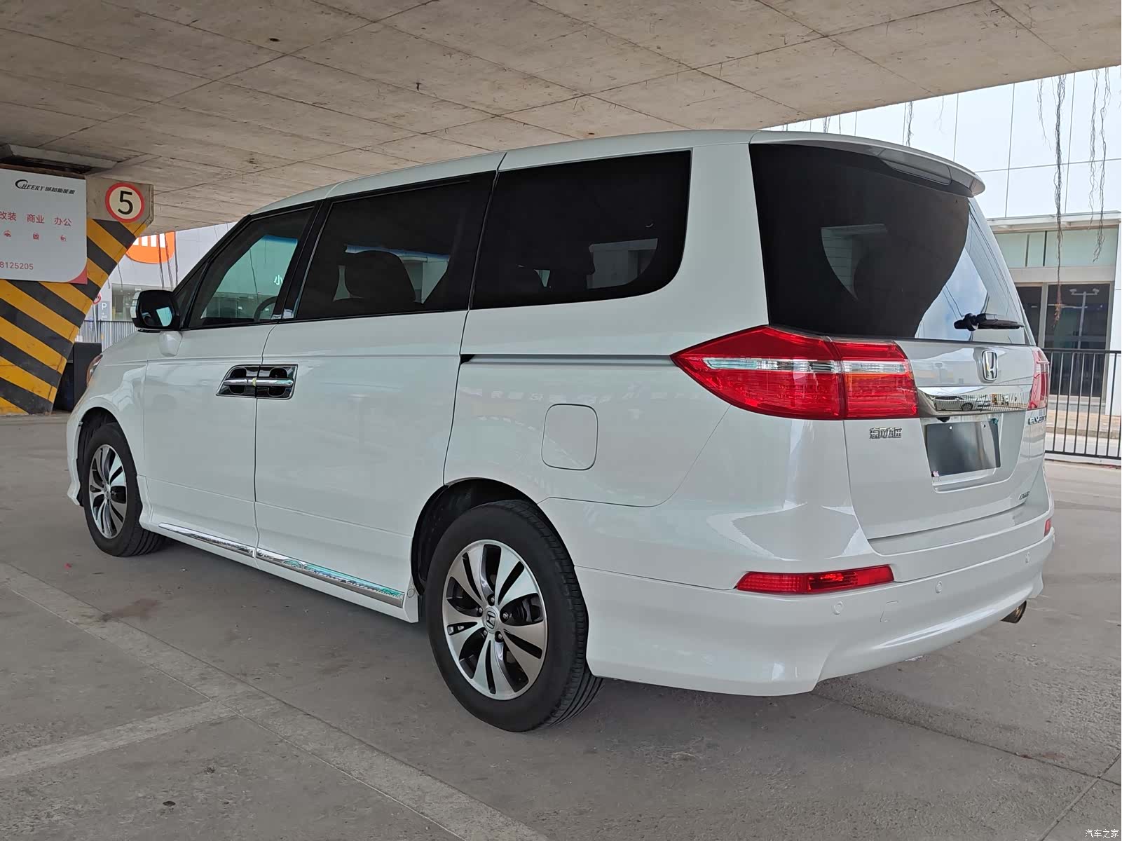 Honda Elysion, 2015 все фото